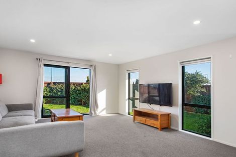 Photo of property in 72 Shillingford Boulevard, Rolleston, 7615