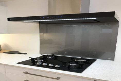 Photo of property in 39 Deverell Place, Northcross, Auckland, 0632