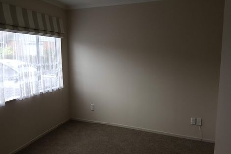 Photo of property in Waimanu Bay Village, 17/1 Piriti Drive, Te Atatu Peninsula, Auckland, 0610