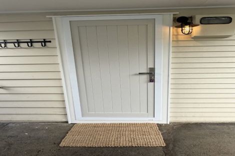 Photo of property in 17 Momona Road, Greenlane, Auckland, 1051