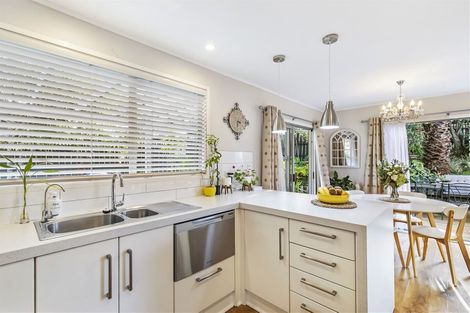 Photo of property in 1/57 Sunset Road, Totara Vale, Auckland, 0629