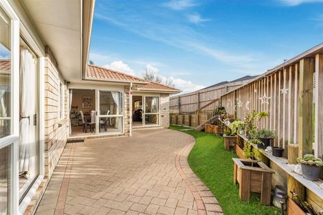 Photo of property in 7 Walter Haddrell Crescent, Flat Bush, Auckland, 2016