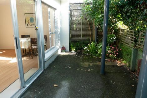 Photo of property in 9/18 Parr Terrace, Castor Bay, Auckland, 0620