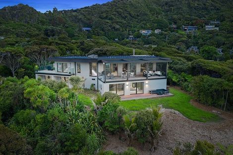 Photo of property in 124a Seaview Road, Piha, New Lynn, 0772