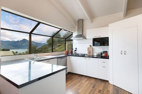 Photo of property in 20 Greenstone Place, Fernhill, Queenstown, 9300