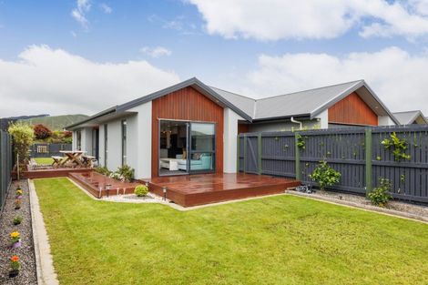 Photo of property in 30 Atlantic Drive, Fitzherbert, Palmerston North, 4410