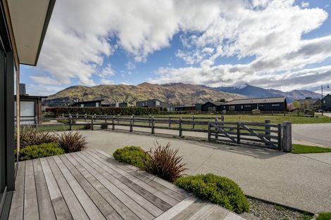Photo of property in 5 Wallace Place, Wanaka, 9305