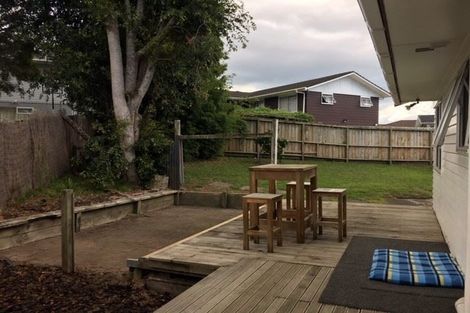 Photo of property in 11 Temuri Place, Glendene, Auckland, 0602