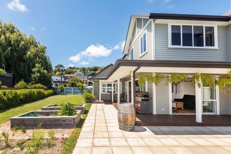 Photo of property in 141 Centaurus Road, Saint Martins, Christchurch, 8022