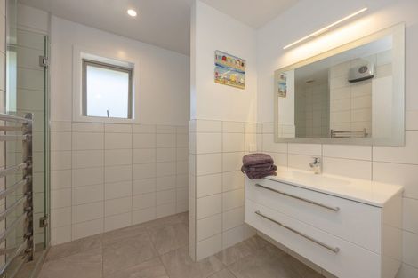 Photo of property in 11 Long Grass Place, Hawea Flat, Wanaka, 9382