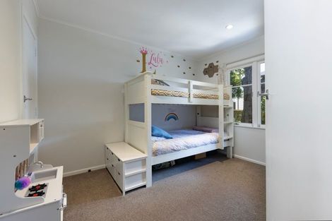 Photo of property in 25 Taipari Road, Te Atatu Peninsula, Auckland, 0610