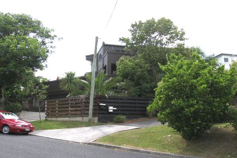 Photo of property in 1/31 Heathcote Road, Castor Bay, Auckland, 0620