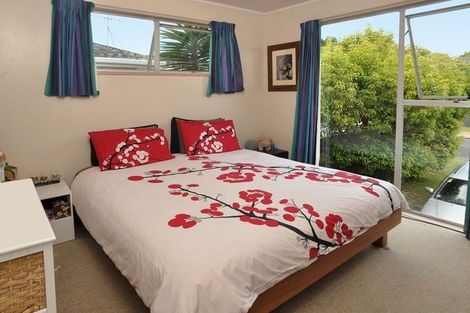 Photo of property in 15 Salamanca Road, Sunnynook, Auckland, 0620