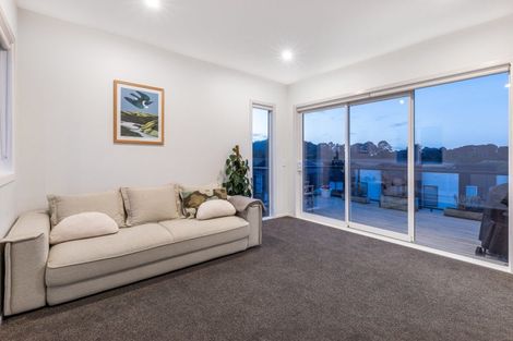 Photo of property in 32 Hokioi Drive, Kenepuru, Porirua, 5022