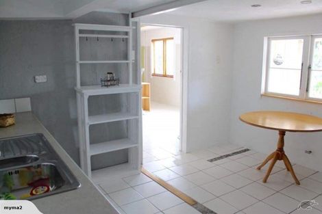 Photo of property in 29 Domain Crescent, Muriwai, Waimauku, 0881