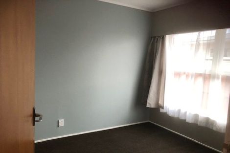 Photo of property in 2/13 Dakota Avenue, Beach Haven, Auckland, 0626