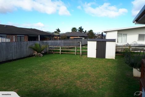 Photo of property in 1 Rena Place, Whitianga, 3510