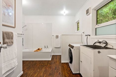 Photo of property in 1/15 Bloomsbury Grove, Newlands, Wellington, 6037