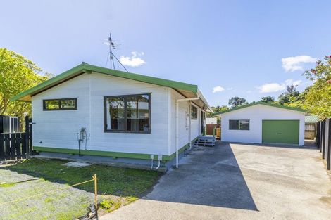 Photo of property in 30 Hookway Grove, Paraparaumu, 5032