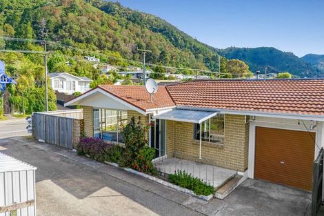 Photo of property in 131a Waikawa Road, Picton, 7220