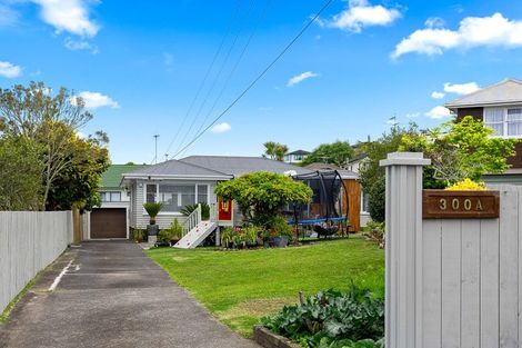 Photo of property in 300 Wairau Road, Glenfield, Auckland, 0629
