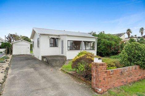 Photo of property in 9 The Esplanade, Eastern Beach, Auckland, 2012