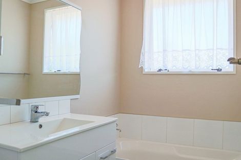 Photo of property in 20 Tawhara Place, Edgecumbe, 3120