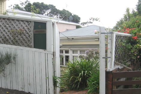 Photo of property in 4 Dorking Road, Brooklyn, Wellington, 6021