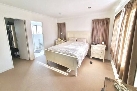 Photo of property in 35 Trotting Terrace, Fairview Heights, Auckland, 0632