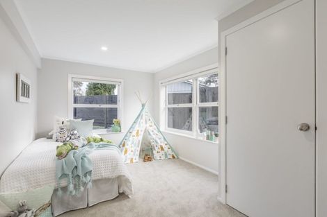 Photo of property in 27 Renata Crescent, Te Atatu Peninsula, Auckland, 0610