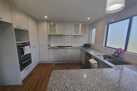 Photo of property in 1/5 Cambric Place, Botany Downs, Auckland, 2010