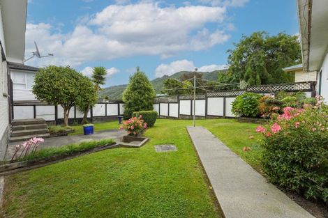 Photo of property in 23 Montana Road, Totara Park, Upper Hutt, 5018