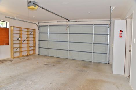 Photo of property in 2 Hazards Road, Weymouth, Auckland, 2103