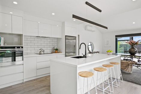 Photo of property in 11 Donnelly Street, Oakura, 4314