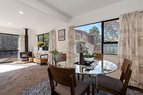 Photo of property in 2/5 Remus Place, Totara Vale, Auckland, 0629