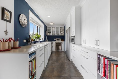 Photo of property in 10a Kennedy Place, Merrilands, New Plymouth, 4312