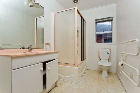 Photo of property in 615 Beach Road, Rothesay Bay, Auckland, 0630