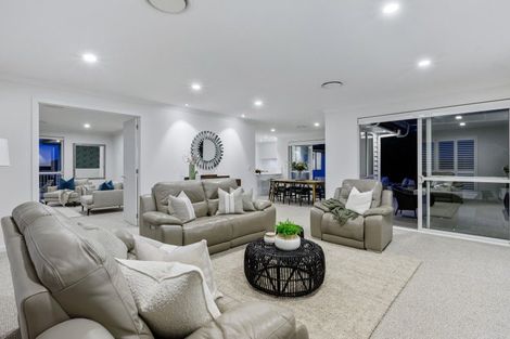 Photo of property in 56 Grovenor Drive, Orewa, 0931