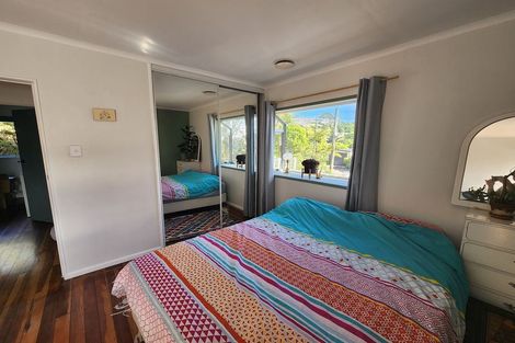 Photo of property in 92 Ruskin Road, Newlands, Wellington, 6037