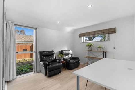 Photo of property in 31 Brockhall Lane, Avonhead, Christchurch, 8042