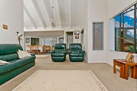 Photo of property in 12 Palliser Lane, Browns Bay, Auckland, 0630