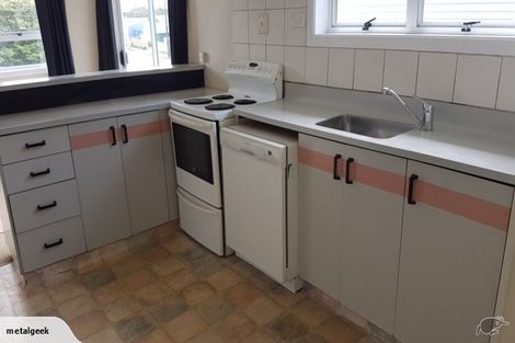 Photo of property in 19 Simons Street, Moturoa, New Plymouth, 4310