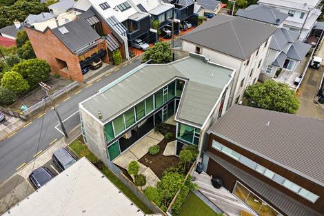 Photo of property in 3b Salmont Place, Kelburn, Wellington, 6012