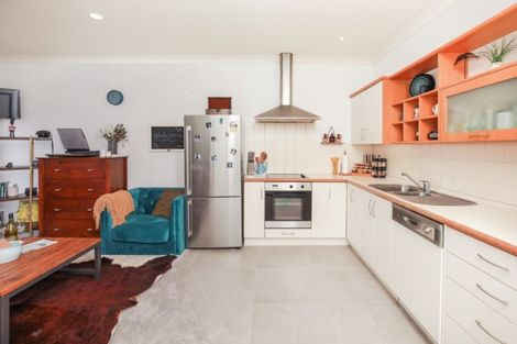 Photo of property in 2f/11 London Street, Hamilton Central, Hamilton, 3204