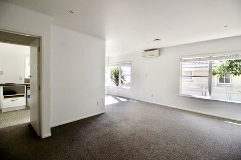 Photo of property in 3b Lake Pupuke Drive, Takapuna, Auckland, 0622