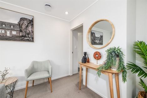 Photo of property in 13a Jenelin Road, Glendene, Auckland, 0602