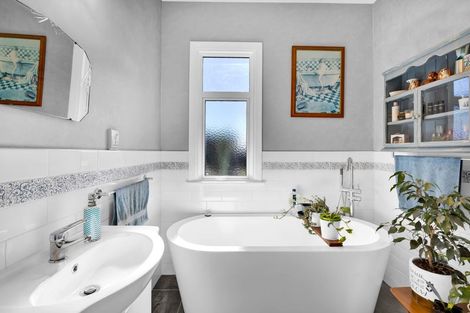 Photo of property in 330 South Road, Hawera, 4610