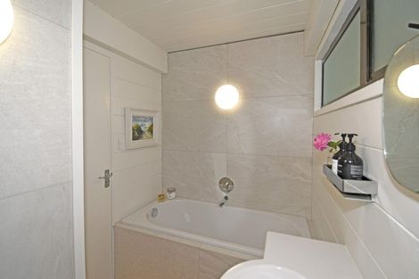 Photo of property in 47 Grand View Road, Leigh, 0985