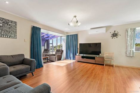 Photo of property in 3 Mchardy Place, Glenfield, Auckland, 0627