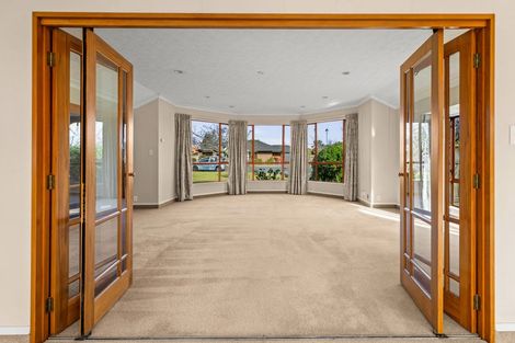 Photo of property in 16 Knightsbridge Place, Taradale, Napier, 4112